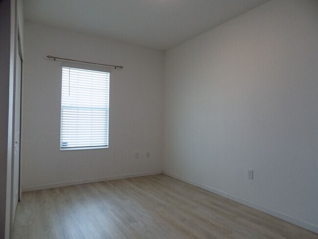 Building Photo - 1713 Chatsworth Cir