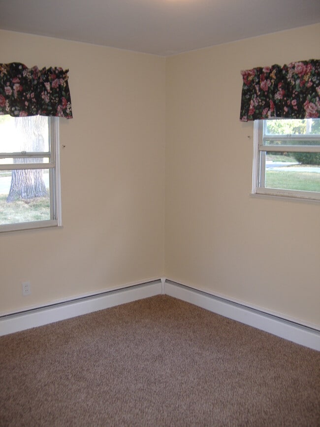 Building Photo - 717 6th Ave