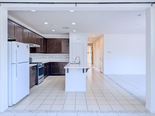 Building Photo - 529 Tiber River Way