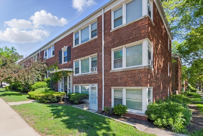 Building Photo - 901 Austin St