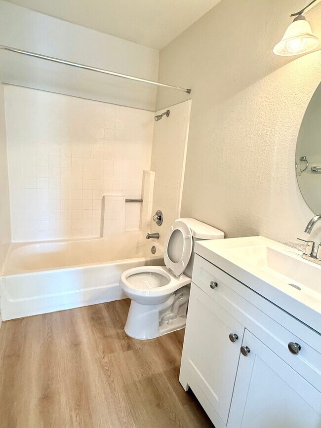 Building Photo - $2,895 / Beautifully Remodeled 2BR/2BA Condo in Newark's Gated Community