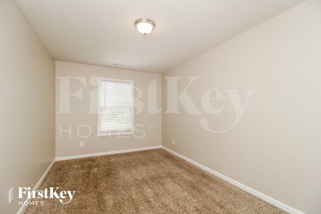 Building Photo - 28 E Newnan Rd