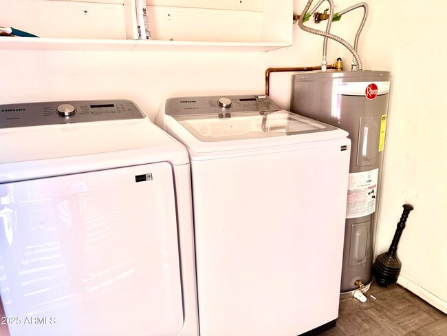 Building Photo - 1927 E Hampton Ave