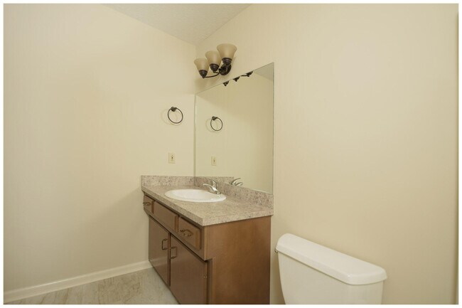 Building Photo - 107 Oakmont Ln