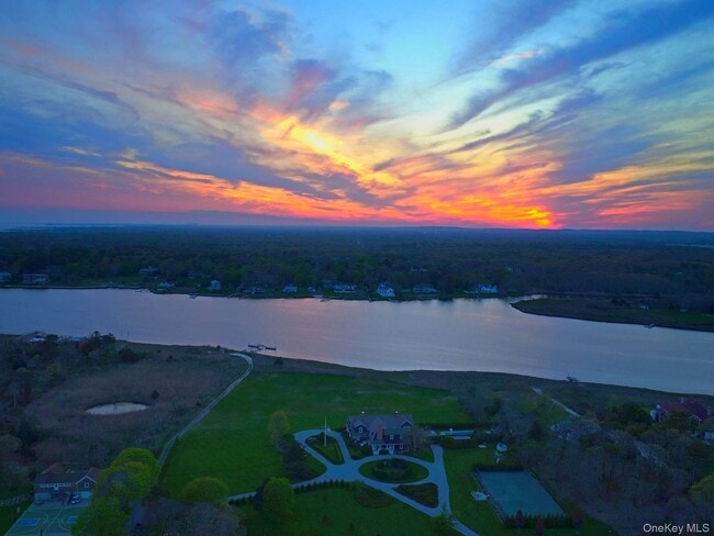 Building Photo - 4 Sandacres Rd