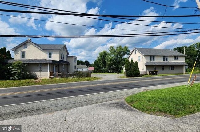 Building Photo - 203 E Cedarville Rd