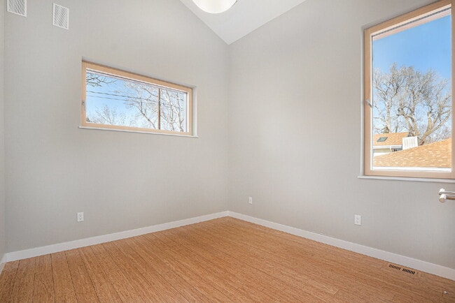 Building Photo - "Modern 4-Bed Boulder Retreat with Granite Elegance & Finished Basement!"