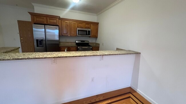 Building Photo - 528 52nd St