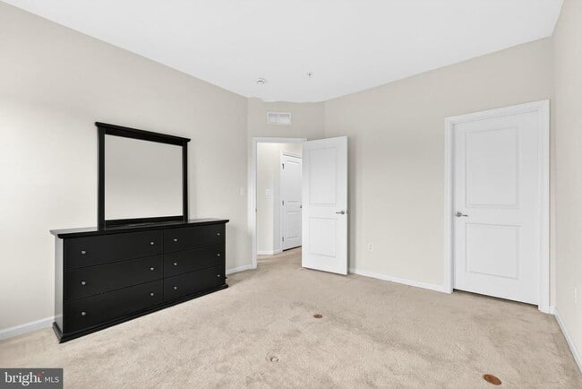 Building Photo - 8129 Greenbelt Station Pkwy