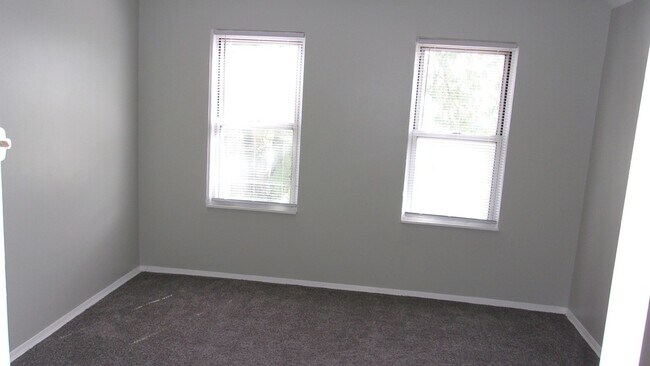 Building Photo - 50 W 108th St