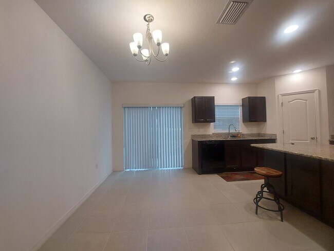 Building Photo - Beautiful 3 Bedroom 2 1/2 Bathroom House i...