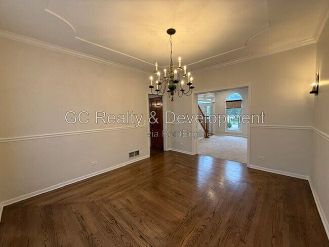 Building Photo - 882 Clarendon Ln