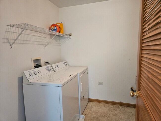 Building Photo - 1473 Cambria Dr