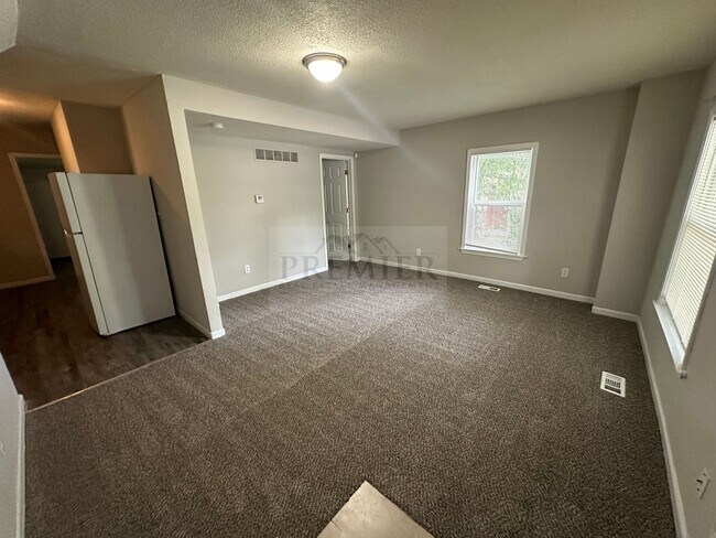 Building Photo - 2411 S Sterling Ave