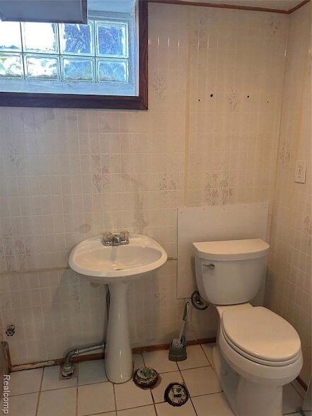 Building Photo - 15161 Sprenger Ave