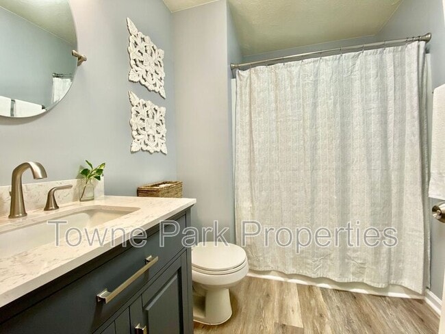 Building Photo - 549 Edgecliff Ln
