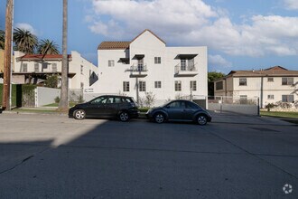 Building Photo - 2062 Dracena