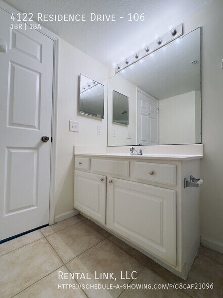 Building Photo - 4122 Residence Drive