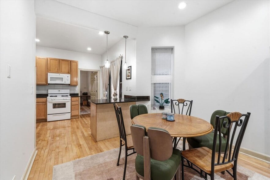 Building Photo - 5739 N Winthrop Ave