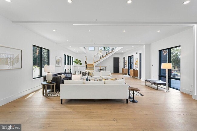 Building Photo - 1733 Chain Bridge Rd