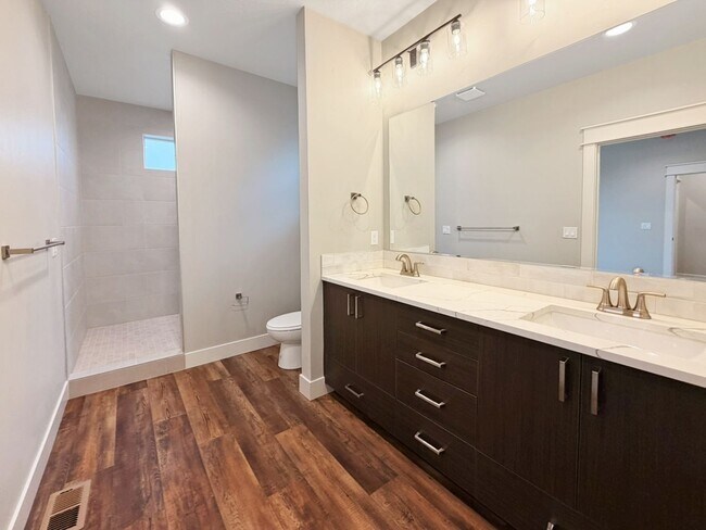 Building Photo - New 3-Bedroom Nampa Home with Quartz Counters, Walk-In Pantry & Dog-Friendly Policy