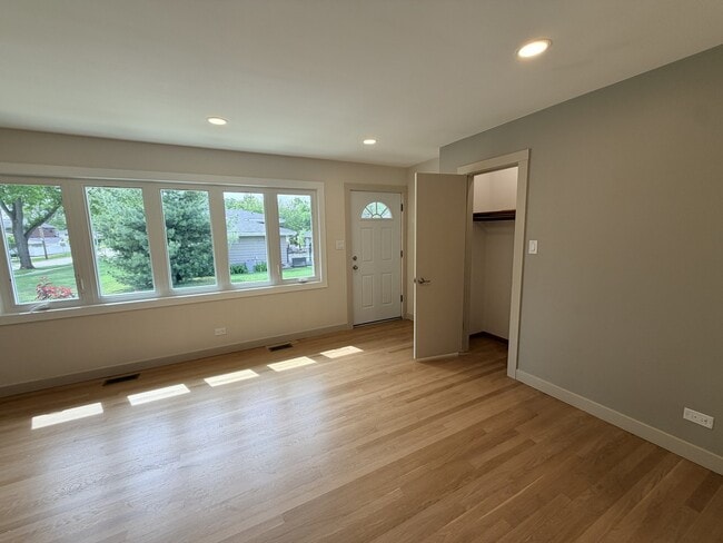 Building Photo - 624 Prairie Ave