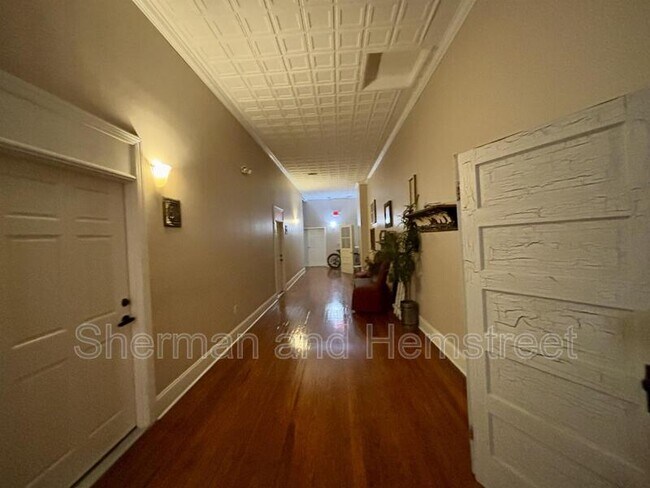 Building Photo - 1204 Broad St