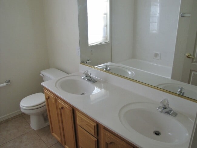 Building Photo - 3BR/2BA, 3-car garage, 1854 sq.ft. home in Remington Park, Sierra Vista, AZ