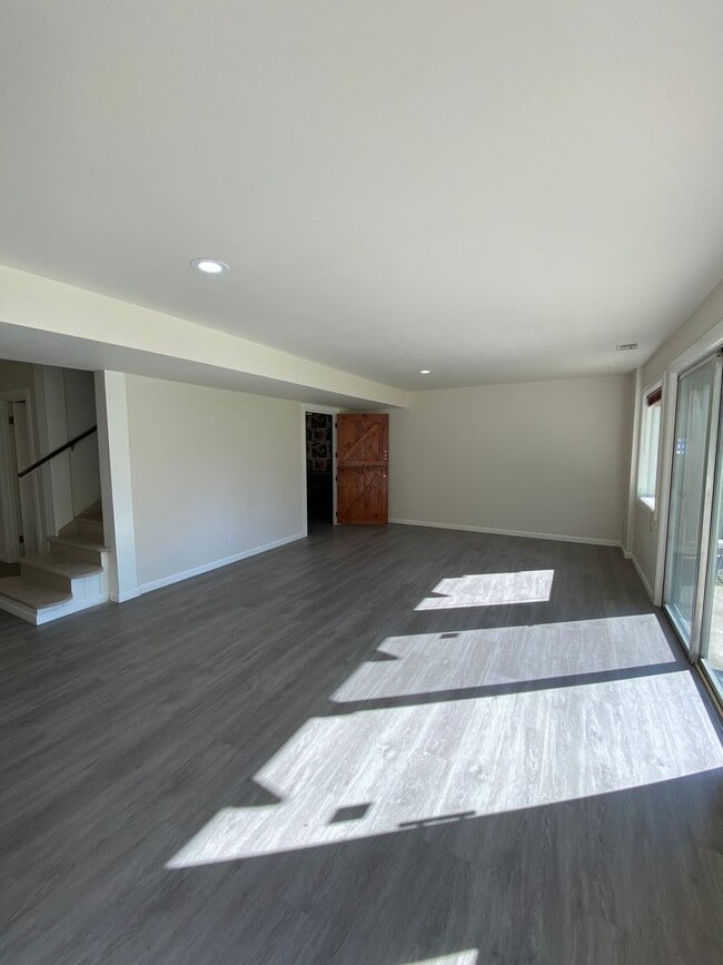 Building Photo - Four Bed, Two Bath Single Family Home with Fantastic View ON the Golf Course!