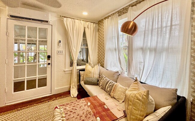 Building Photo - 446 27th St