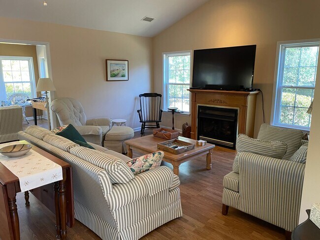 Building Photo - Fully Furnished House In Sandpiper Bay-