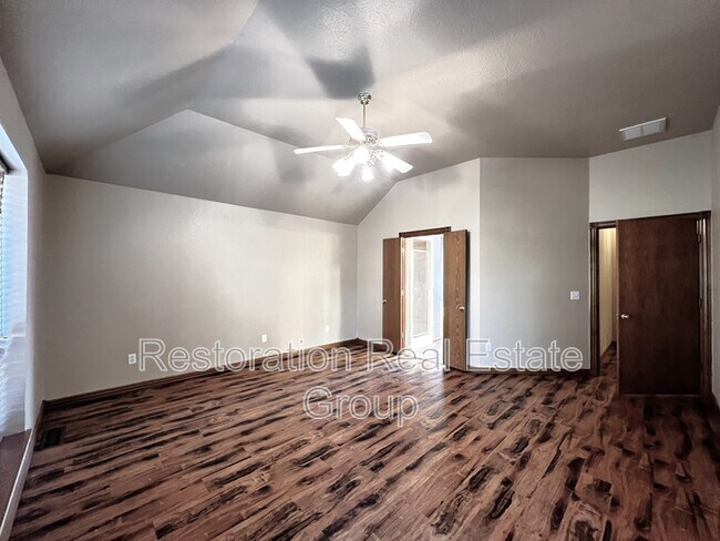 Building Photo - 113 S Mustang Rd