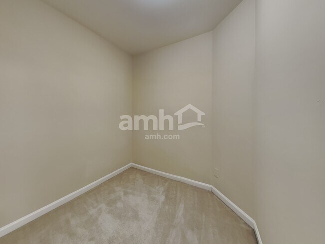 Building Photo - 2116 Benchmark Dr SW