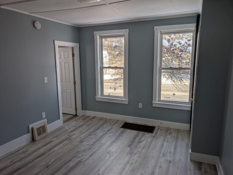 Living room - 353 N State St