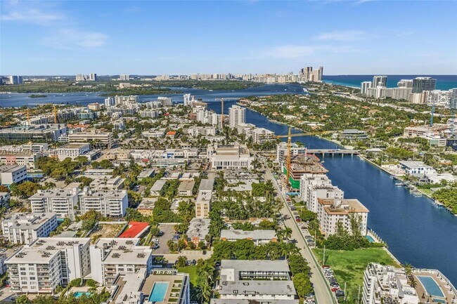 Building Photo - 9200 E Bay Harbor Dr