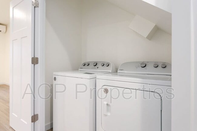 Building Photo - 2288 Brome St