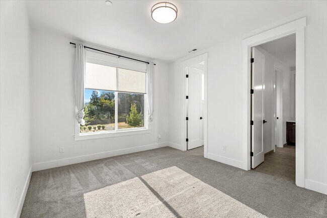 Building Photo - 16914 1st Pl S