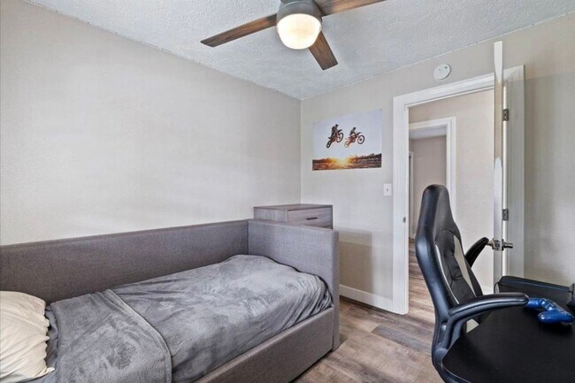 Building Photo - 4/2 Granite Bay, Pool, Jacuzzi, RV Parking...