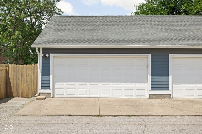 Building Photo - 1531 N College Ave