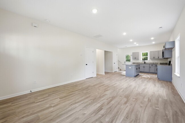 Building Photo - 122 Maplewood Ave