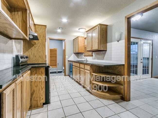 Building Photo - 1304 Regency Blvd