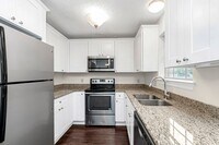 Building Photo - 3 Bedroom Home located off  N Jefferson Hwy.