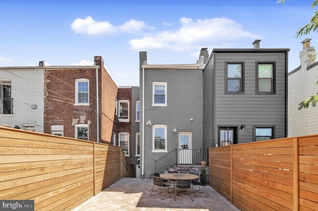 Building Photo - 117 15th St SE