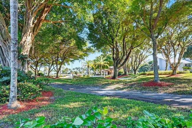 Building Photo - 5021 Oakhill Ln