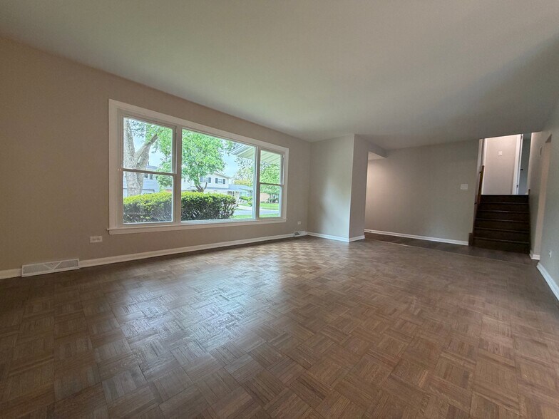 Building Photo - 705 W Fitzhenry Ct
