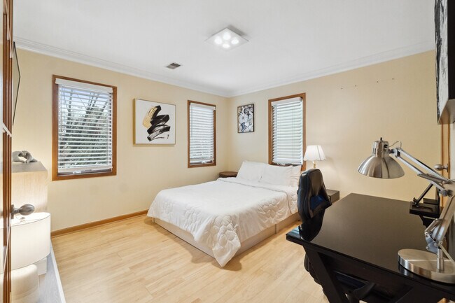 Building Photo - 40 Ella St