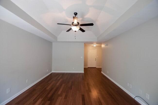Building Photo - Pet Friendly Three Bedroom!