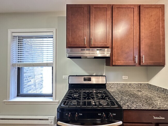 Building Photo - 550 Chestnut St