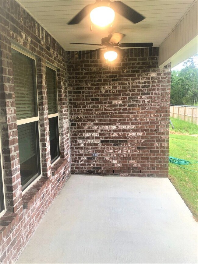 Building Photo - Cypress Gates 3/2 available now!
