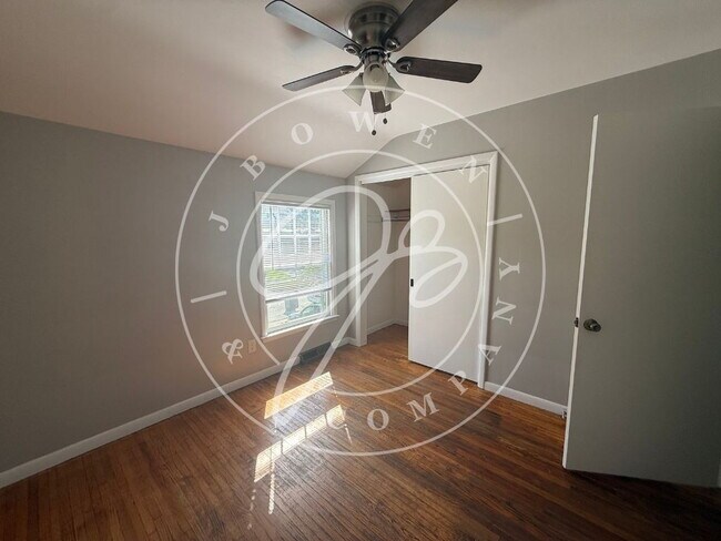 Building Photo - "Charming 3 bedroom home with hardwood floors close to University of Toledo.